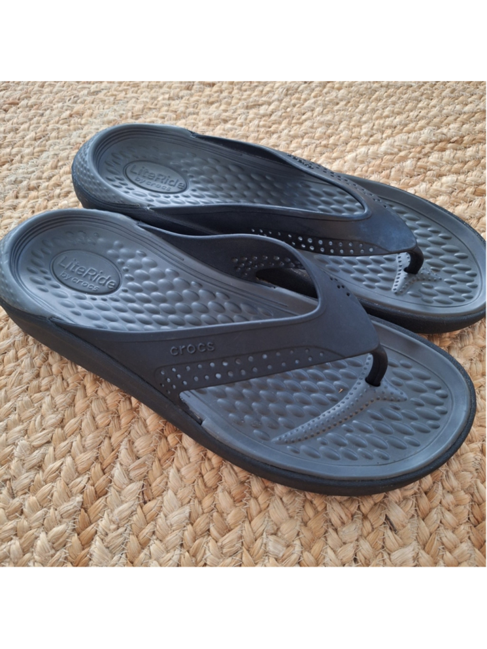 Crocs LiteRide Flip Flop Sandals Mens 11 Black Thong Cushioned Comfort Lite Ride